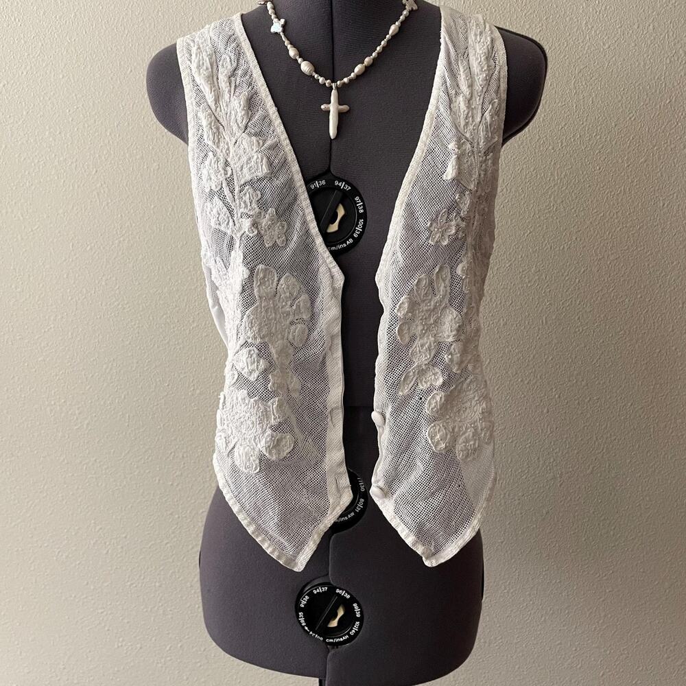 Vintage white cotton crochet beaded vest boho coastal cowgirl dainty cottage M